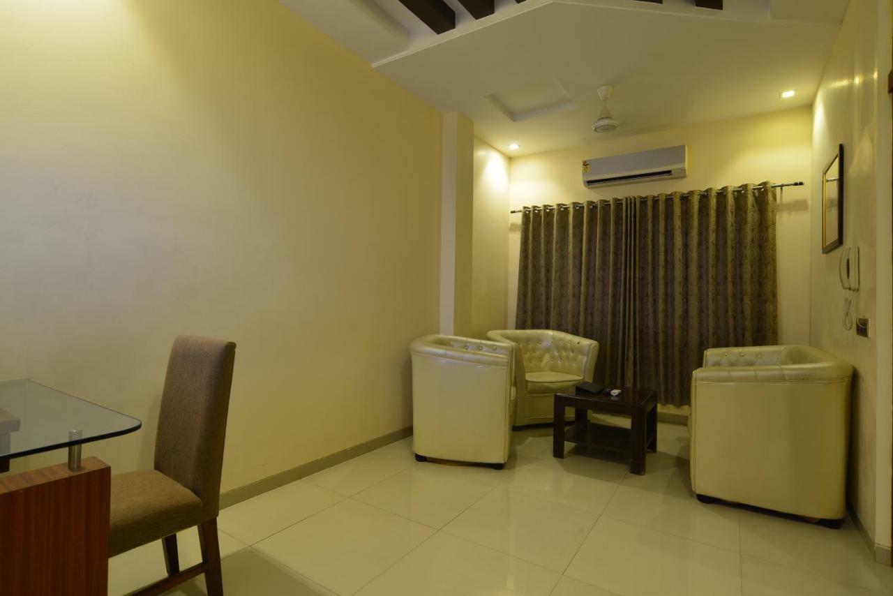 Hotel Jhankar Palace Dhule Ngoại thất bức ảnh