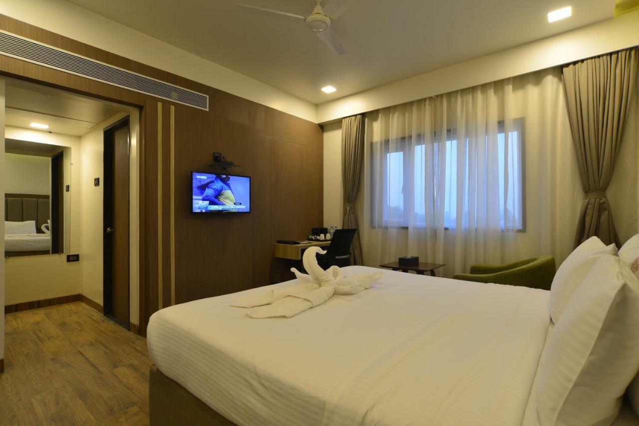 Hotel Jhankar Palace Dhule Ngoại thất bức ảnh