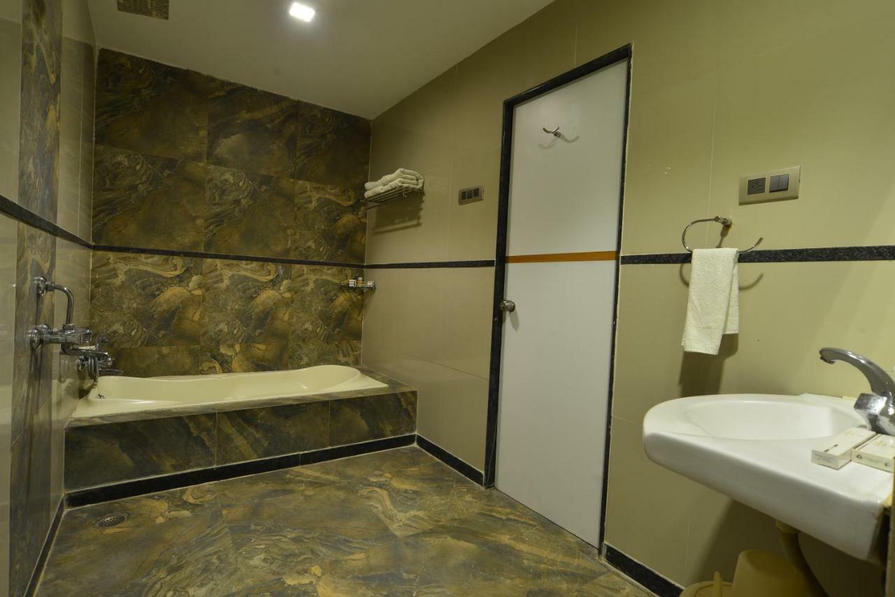 Hotel Jhankar Palace Dhule Ngoại thất bức ảnh
