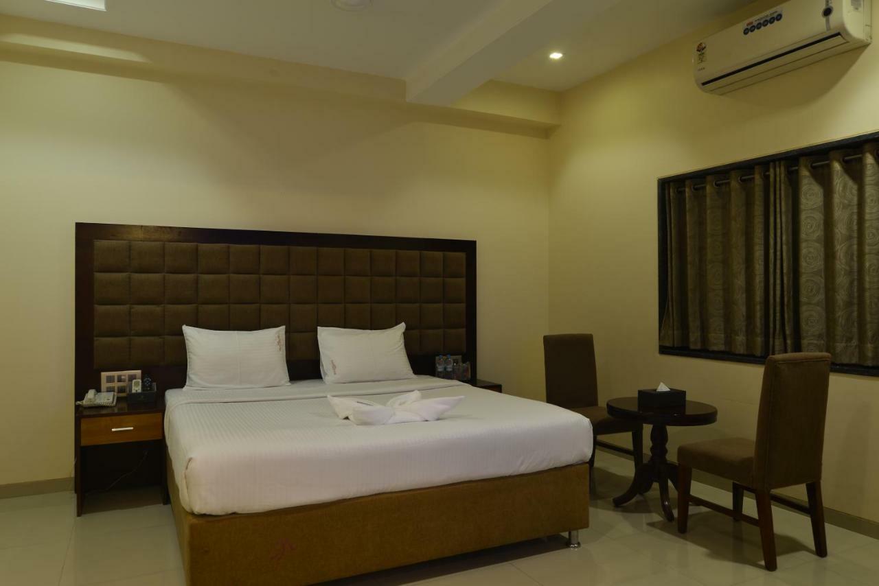 Hotel Jhankar Palace Dhule Ngoại thất bức ảnh