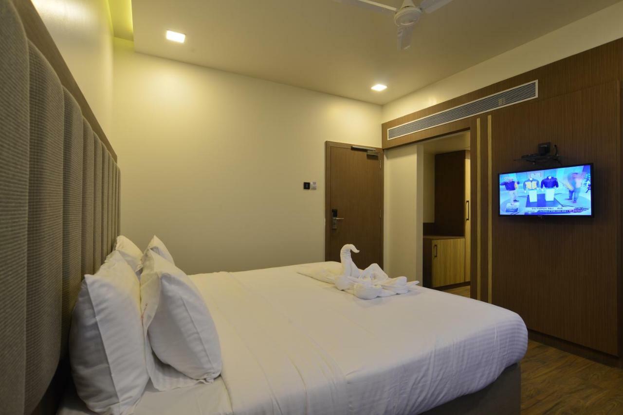 Hotel Jhankar Palace Dhule Ngoại thất bức ảnh